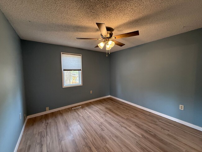 Building Photo - Coming soon 2BR House with fenced in yard