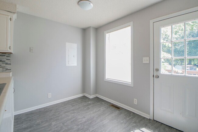 Building Photo - 571 Garnet Dr