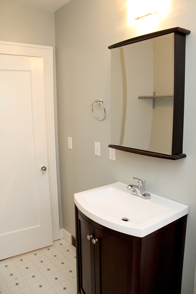 Building Photo - 3423 NE 54th Ave