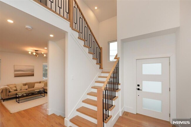 Building Photo - 65 Franklin St