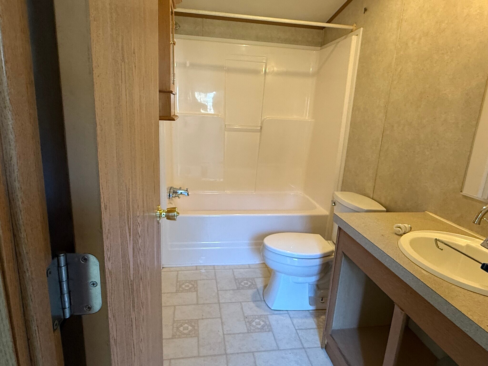 Small bathroom - 21 Mill St