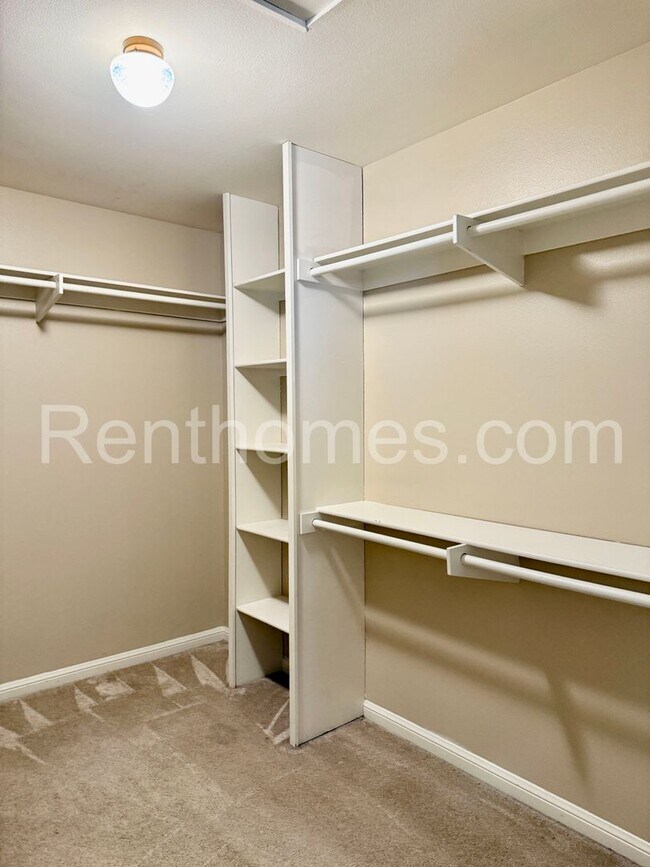 Building Photo - 12613 Crest Knolls Ct