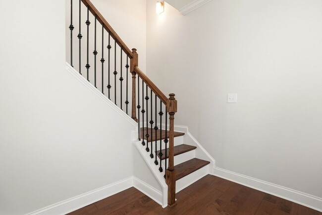 Building Photo - Stunning Home with Main-Level Bedroom, Gourmet Kitchen