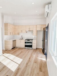Building Photo - Modern 1-Bedroom Guesthouse Oasis in Grana...