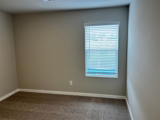 Building Photo - 2928 Firefly Dr