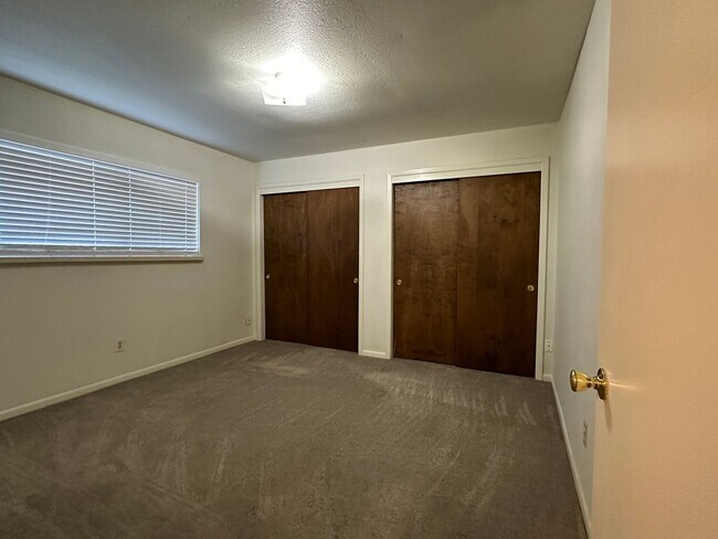 Building Photo - Ready for move in