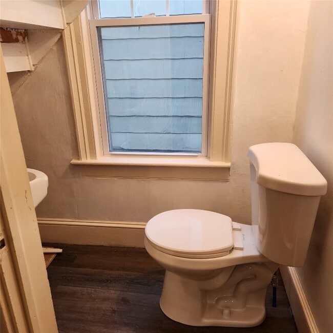 Building Photo - 40 Murray St