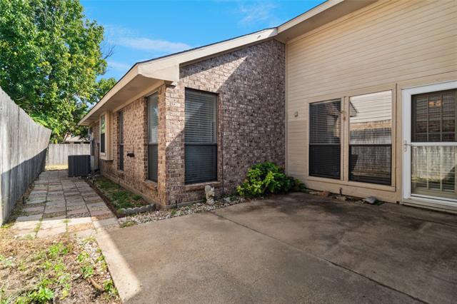 Building Photo - 2016 Peakwood Dr