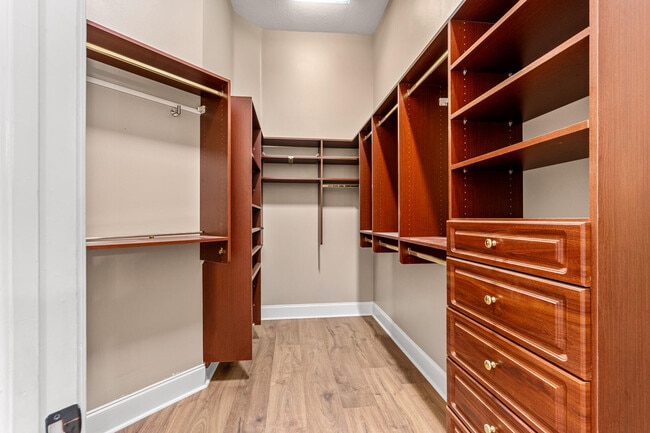 Building Photo - 17550 Circle Pond Ct