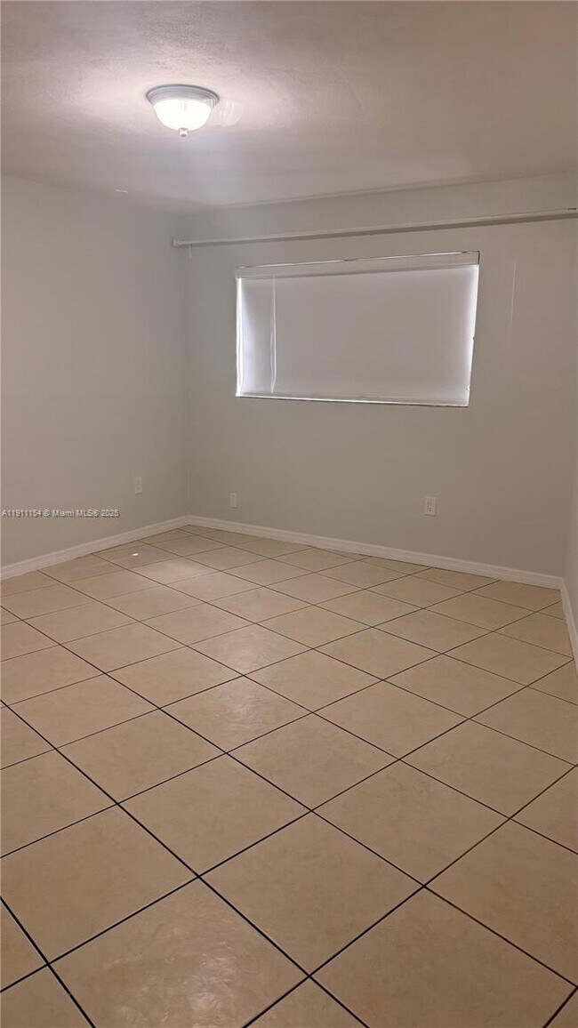 Building Photo - 7430 Miami Lakes Dr