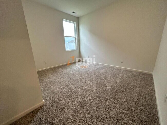 Building Photo - 10360 Blaine St