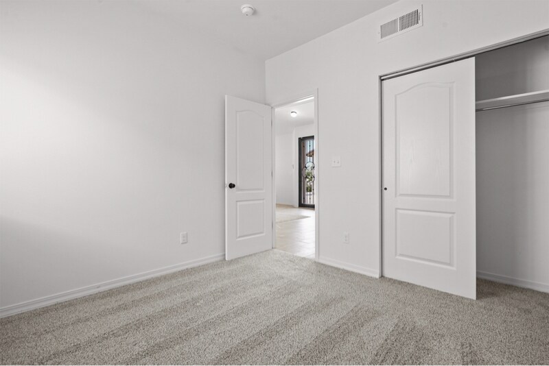Building Photo - 612 Cedarwood Ave