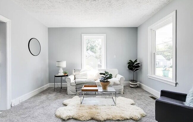 Building Photo - 9 S Fern Ave