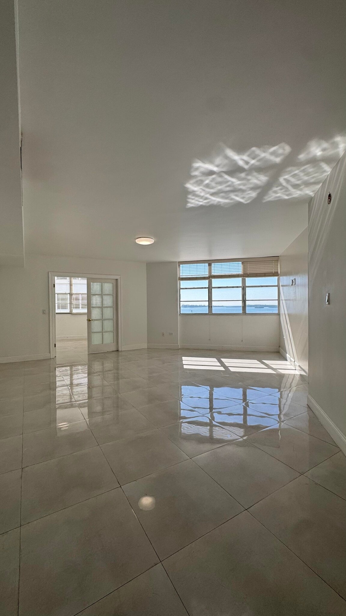 Building Photo - 825 Brickell Bay Dr