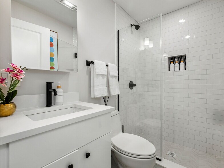 Building Photo - 193 Salem St