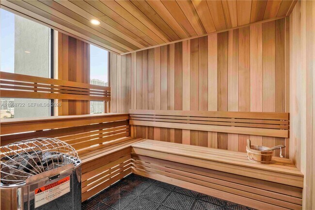 Building Photo - 1642 NE 1st Ave