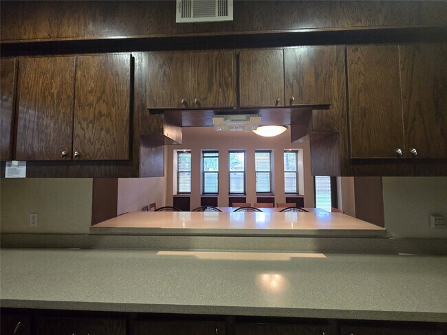 Building Photo - 3231 Hemingway Dr