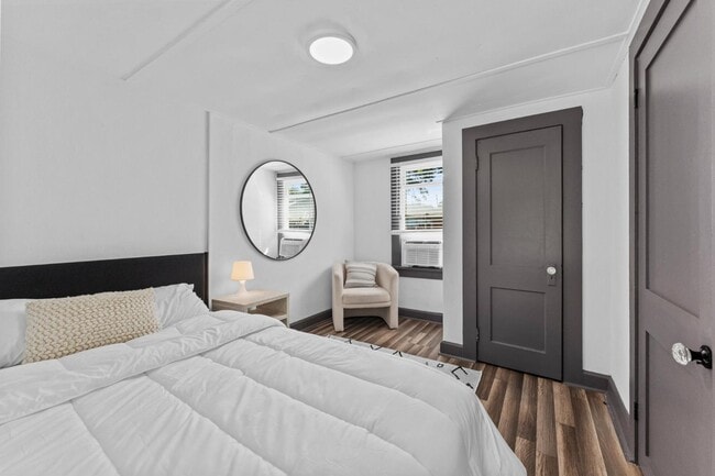 Building Photo - 2536 Burlington Ave N