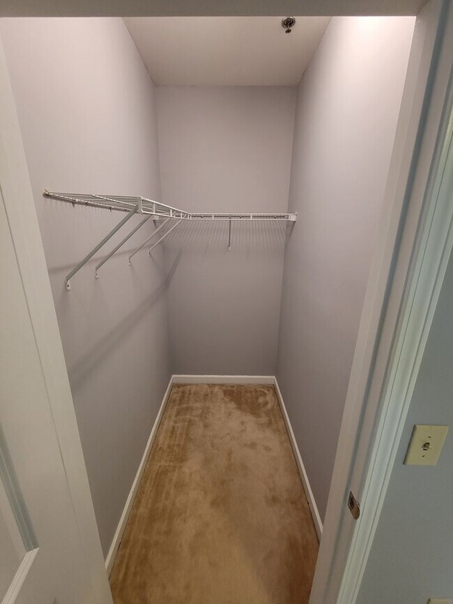 Building Photo - 100-201