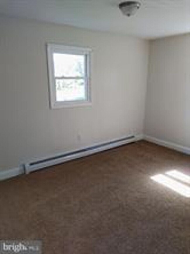 Building Photo - 3 BR Country Home