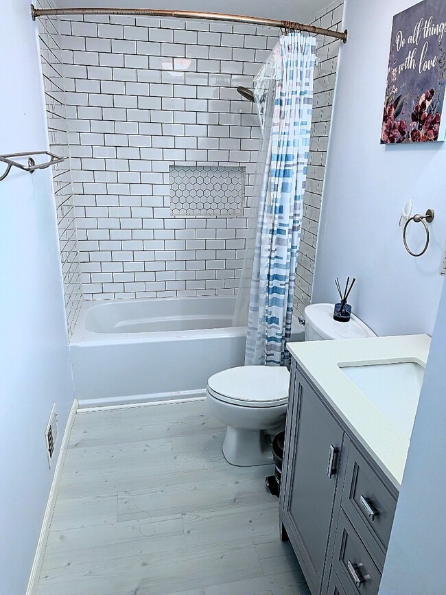 Building Photo - Luxury 3 Bedroom Split Level In Kennedy Township (Montour Schools)
