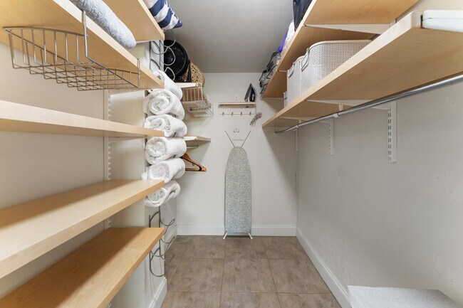 Building Photo - 225 S Beach Rd