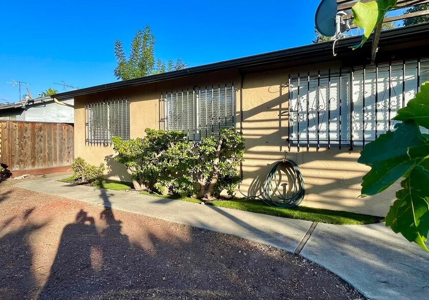 Building Photo - 2365 Fallingtree Dr