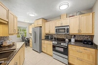 Building Photo - 10454 W Palmeras Dr