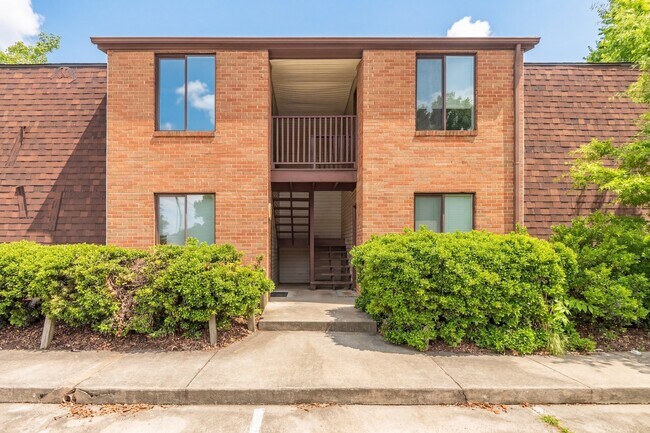 Building Photo - 511 Poplar St