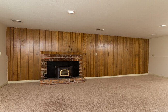 Building Photo - Modern Duplex for rent near Wandermere