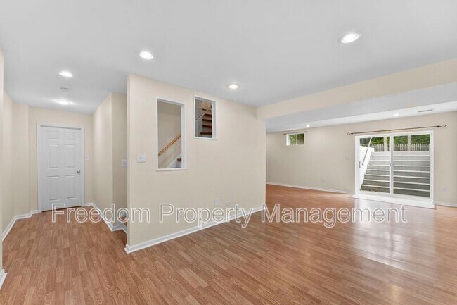 Building Photo - 9140 Worthington Dr
