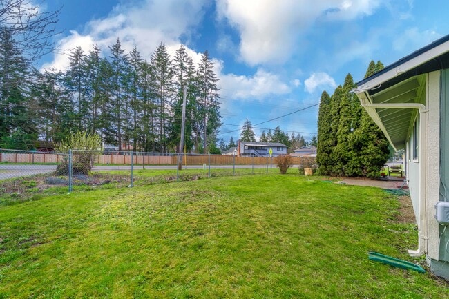 Backyard of 523 159th side - 523 159th St E