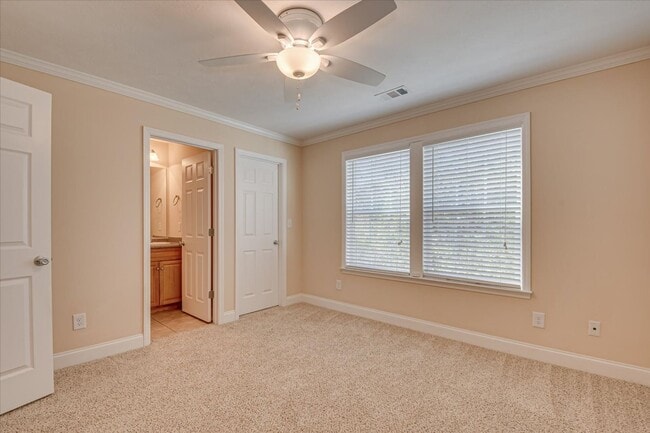 Building Photo - 150 Village Run