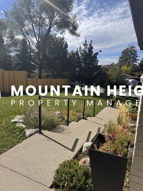 Building Photo - 8589 Kings Hill Dr