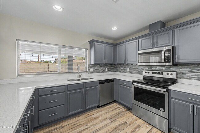 Building Photo - 10217 N 37th Ave