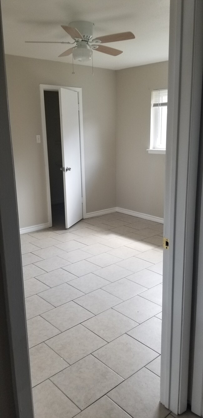 Building Photo - 4433 College Park Dr