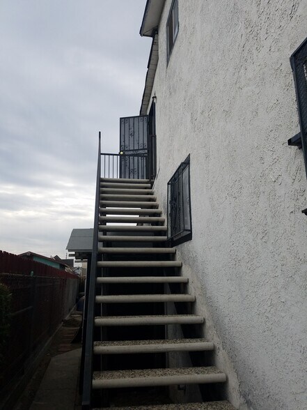 Side Stairs to room 4 - 1581 1/2 W 36th Pl