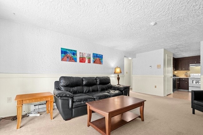 Building Photo - 318 Codman Hill Rd