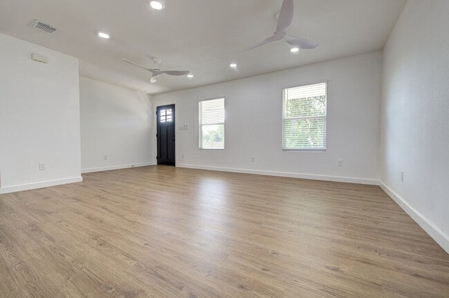 Building Photo - Fully Rebuilt 3BD Gem with Designer Finish...