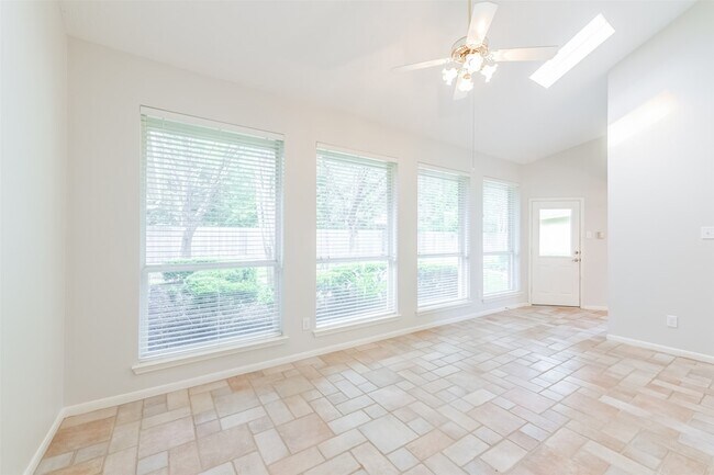 Building Photo - 14610 Farrawood Dr
