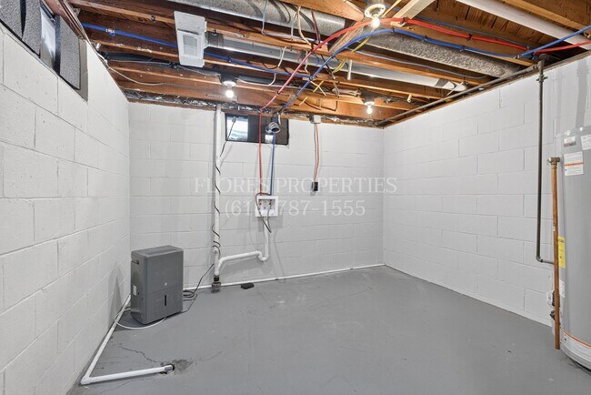 Building Photo - 1136 Pauline Ave