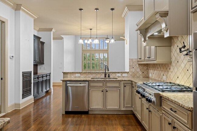 Building Photo - 444 Wild Elm St