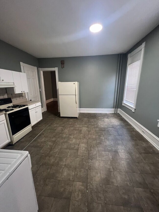 Building Photo - 405 Green Terrace