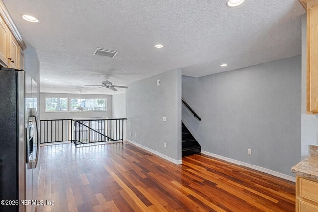 Building Photo - 445 8th Ave N