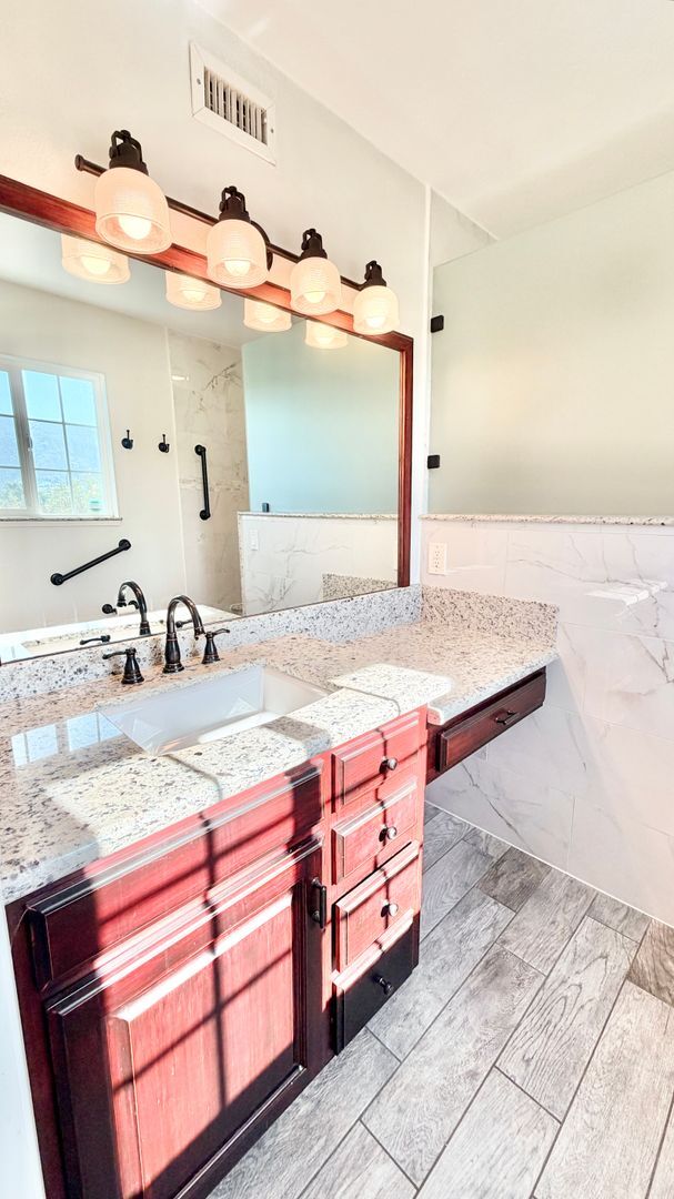 Building Photo - Beautiful Custom Single-Story Home on Gated Country Property with Spectacular Views & Pool!