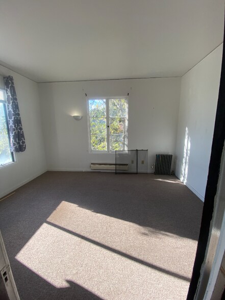 Primary Photo - 1700 Le Roy Ave