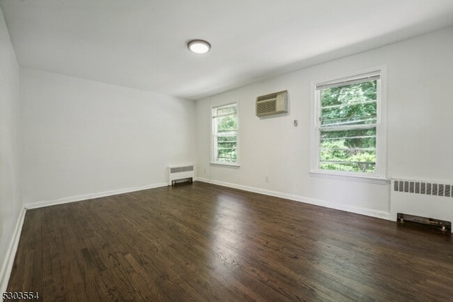 Building Photo - 24 Hutton Ave