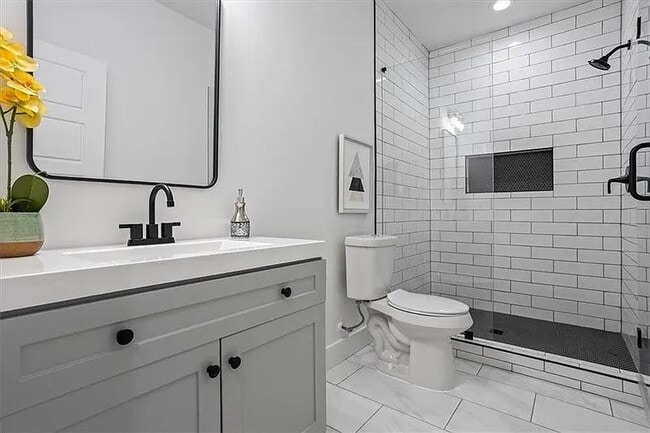 Building Photo - 987 Fair St SW