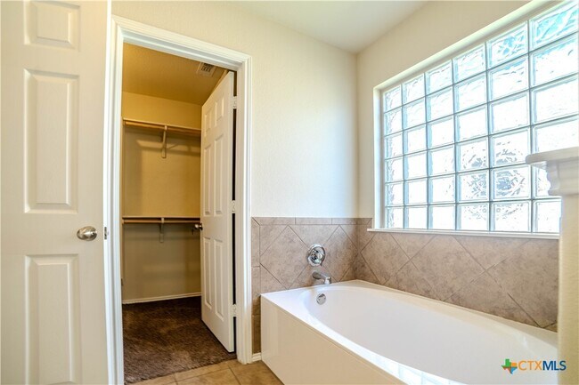 Building Photo - 6604 Katy Creek Ln