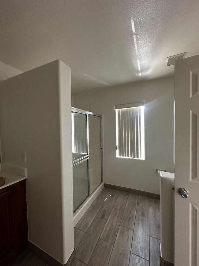 Building Photo - 3 Bedroom Home in the SW!